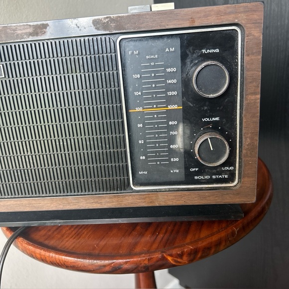 Vintage sony am/fm table radio - Picture 1 of 4